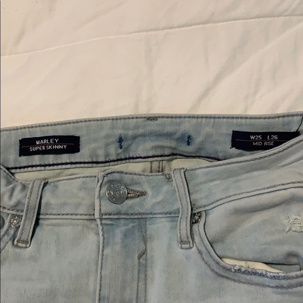 Vigors mid rise light wash ripped jeans